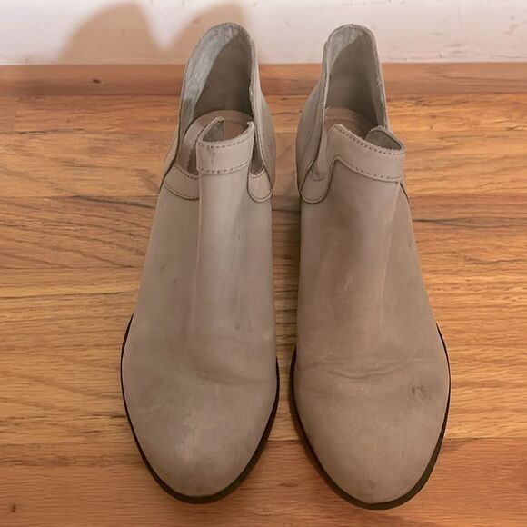 Sorel Gray Ankle Boots with Elastic Panels size 7 - Picture 2 of 10